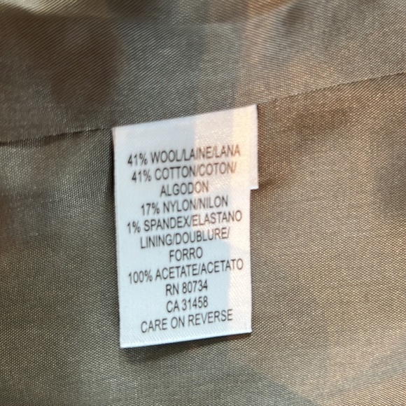 BCBG Maxazria plaid wool blazer. Riding style. Fully lined. Size XS - Picture 4 of 6